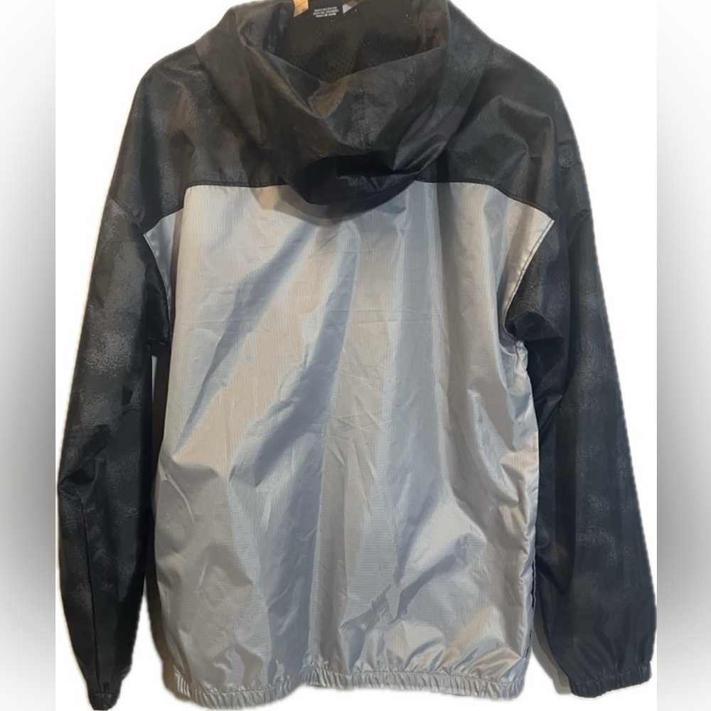 Under Armour Two-Tone Black and Gray WindbreakerYouth L - Picture 2 of 5